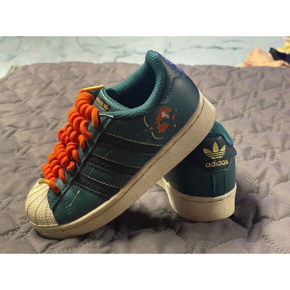 Adidas Kids Brave Merida Superstar Shoes Teal Orange Disney Pixar Size 10.5 - Picture 2 of 11